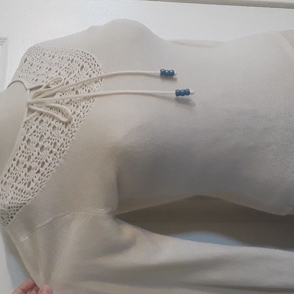 Y2K Crochet neckline Top w/ 3/4 split sleeves Lightweight Knit beaded tie - Picture 4 of 15